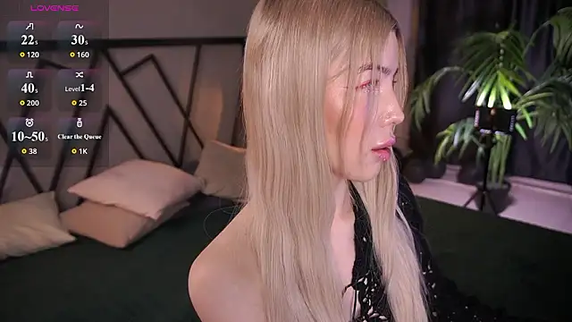 Snapshot of LindaThacker chatting on March 12, 2026, 4:29 am LindaThacker online show from March 12, 2026, 4:29 am