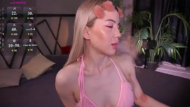 Snapshot of LindaThacker chatting on March 31, 2026, 4:14 am LindaThacker online show from March 31, 2026, 4:14 am