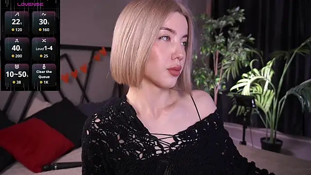 Snapshot of LindaThacker chatting on September 15, 2025, 4:35 am LindaThacker online show from September 15, 2025, 4:35 am