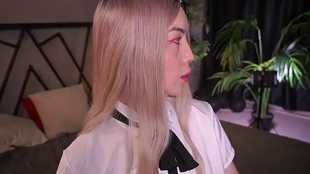 Snapshot of LindaThacker chatting on April 14, 2026, 4:39 am LindaThacker online show from April 14, 2026, 4:39 am