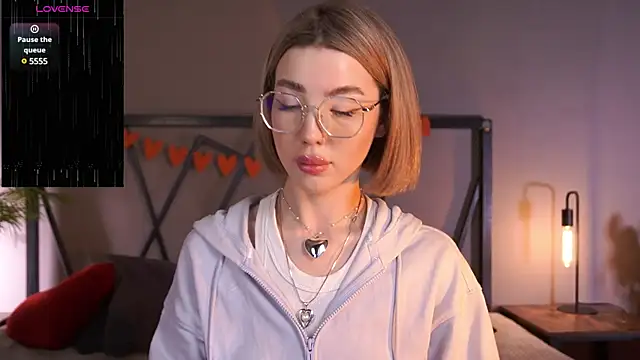 Snapshot of LindaThacker chatting on March 6, 2025, 8:19 am LindaThacker online show from March 6, 2025, 8:19 am