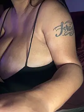 Snapshot of RoxiRedXXX chatting on May 28, 2026, 6:03 pm RoxiRedXXX online show from May 28, 2026, 6:03 pm