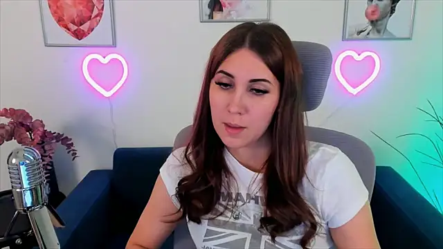 NellieMccaffrey online show from January 11, 2025, 4:38 am