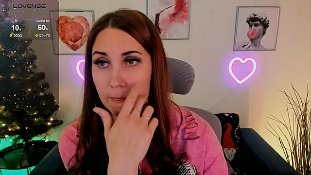 NellieMccaffrey online show from December 28, 2024, 7:33 am