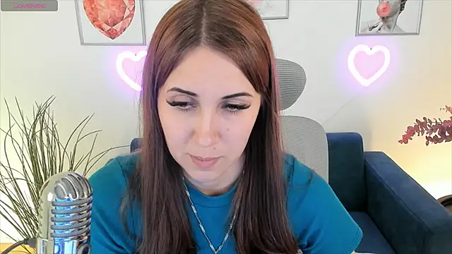 NellieMccaffrey online show from December 7, 2024, 7:32 am