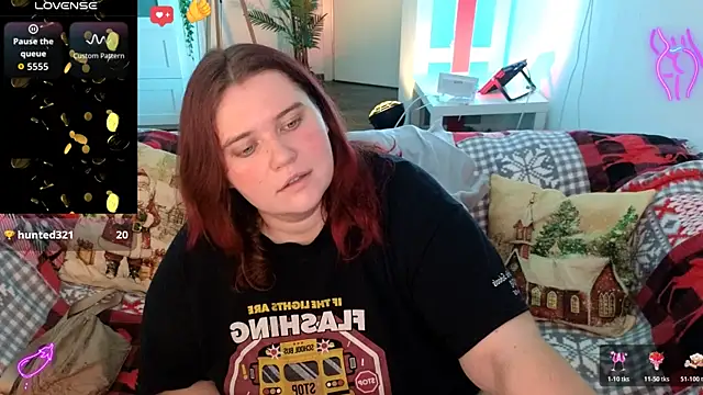 Snapshot of daisy_low chatting on December 4, 2025, 1:32 pm daisy low online show from December 4, 2025, 1:32 pm