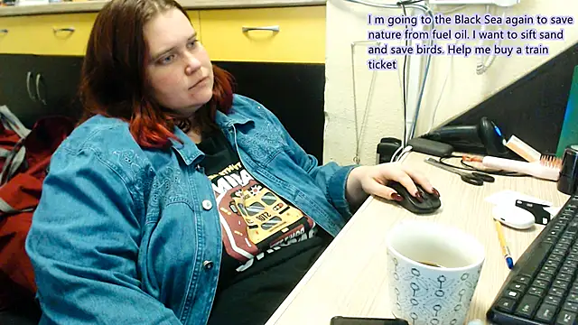 Snapshot of daisy_low chatting on December 14, 2025, 8:14 pm daisy low online show from December 14, 2025, 8:14 pm