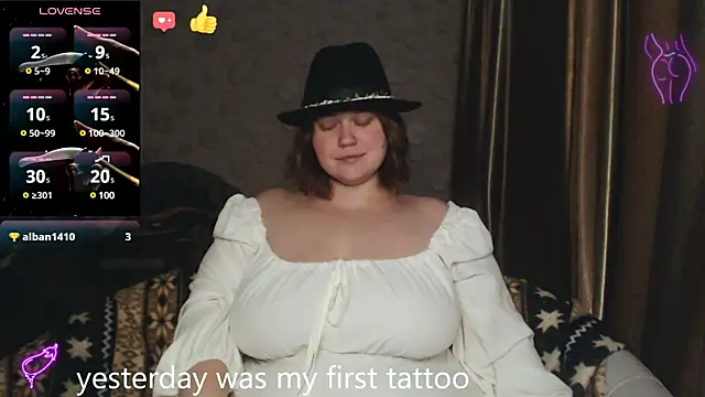 Snapshot of daisy_low chatting on February 19, 2025, 7:59 pm daisy low online show from February 19, 2025, 7:59 pm