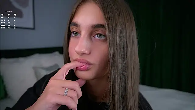 Snapshot of PiquingOgalala chatting on October 19, 2025, 12:57 am PiquingOgalala online show from October 19, 2025, 12:57 am