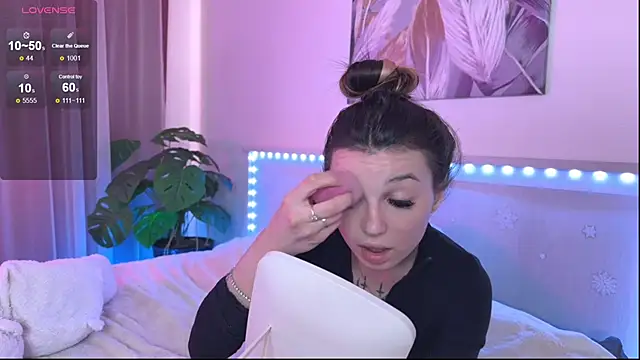 Veronica leal online show from May 11, 2026, 8:16 am