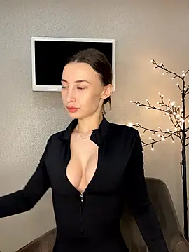 Snapshot of Polli_Kiss chatting on May 28, 2026, 6:25 pm Polli Kiss online show from May 28, 2026, 6:25 pm