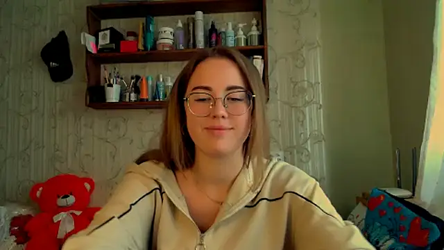 Snapshot of luxie_milady chatting on October 18, 2025, 11:01 am luxie milady online show from October 18, 2025, 11:01 am