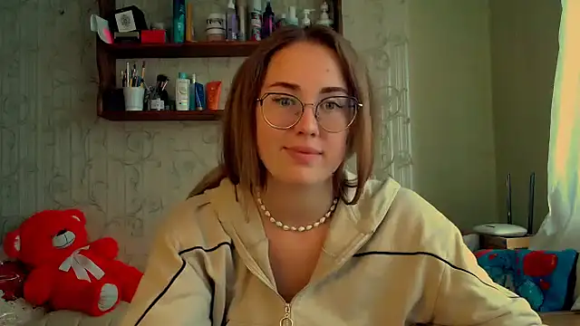 Snapshot of luxie_milady chatting on October 6, 2025, 12:06 pm luxie milady online show from October 6, 2025, 12:06 pm