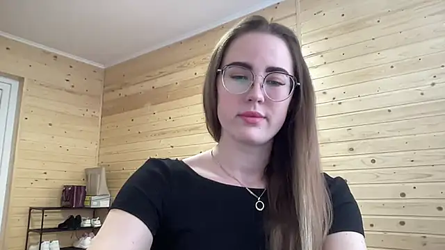 Snapshot of luxie_milady chatting on May 22, 2026, 11:19 am luxie milady online show from May 22, 2026, 11:19 am