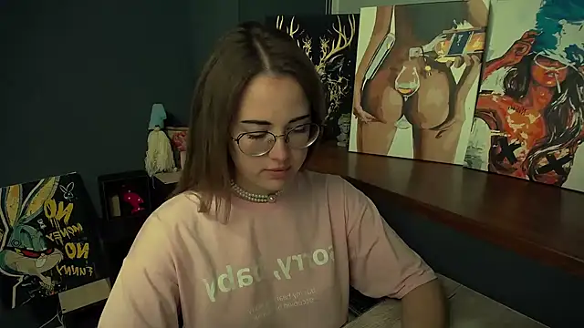 Snapshot of luxie_milady chatting on September 22, 2025, 10:32 am luxie milady online show from September 22, 2025, 10:32 am