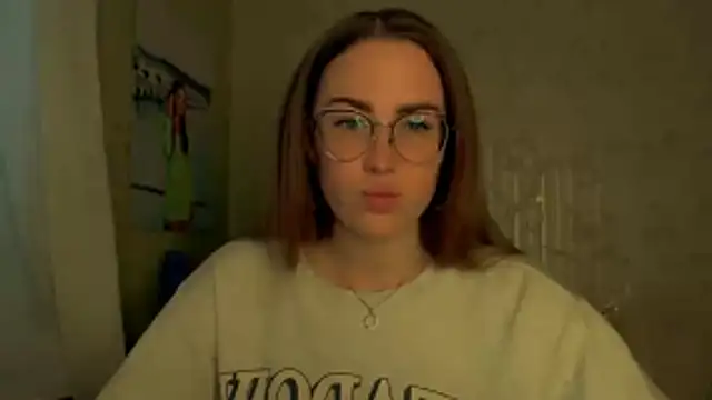 Snapshot of luxie_milady chatting on April 18, 2026, 4:53 pm luxie milady online show from April 18, 2026, 4:53 pm