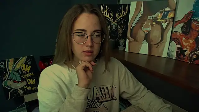 Snapshot of luxie_milady chatting on October 8, 2025, 12:39 pm luxie milady online show from October 8, 2025, 12:39 pm