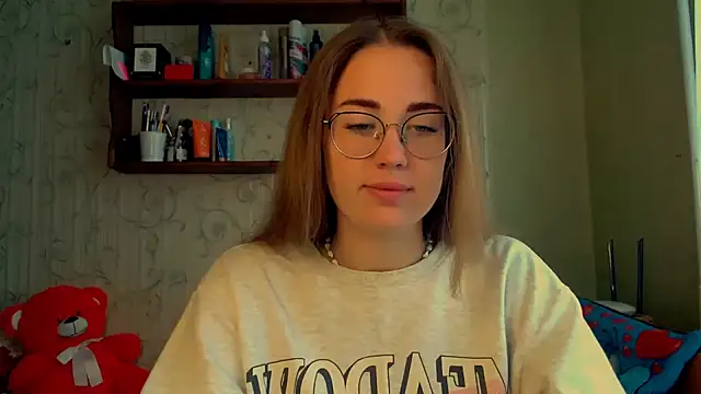 Snapshot of luxie_milady chatting on October 3, 2025, 9:44 am luxie milady online show from October 3, 2025, 9:44 am