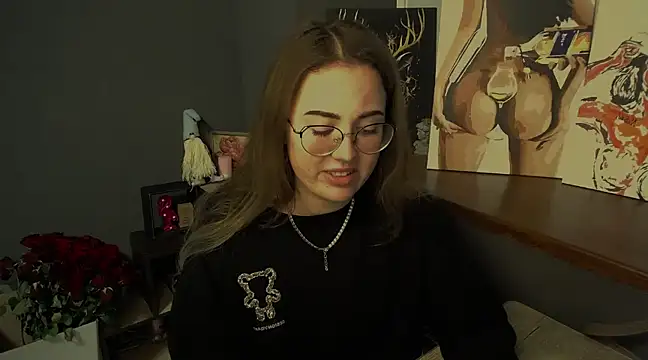 Snapshot of luxie_milady chatting on February 21, 2025, 4:59 pm luxie milady online show from February 21, 2025, 4:59 pm