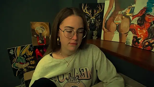 Snapshot of luxie_milady chatting on April 23, 2026, 2:19 pm luxie milady online show from April 23, 2026, 2:19 pm
