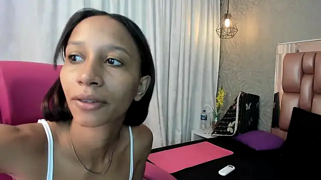 EMMA SWEETT1 online show from November 27, 2025, 6:30 pm