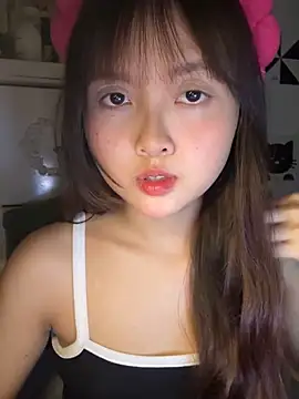 Alice1818 online show from October 18, 2025, 7:27 pm