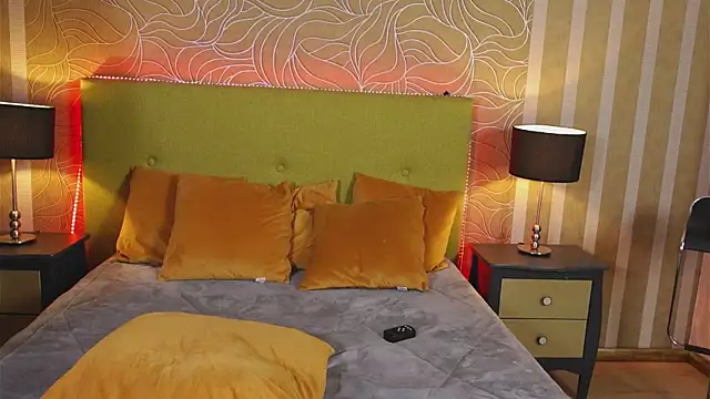 TaylorTinaa online show from February 12, 2025, 7:34 am