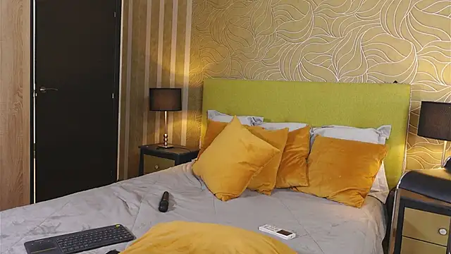 TaylorTinaa online show from March 5, 2025, 3:29 pm