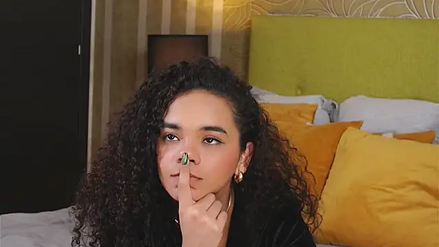 TaylorTinaa online show from March 5, 2025, 12:22 pm