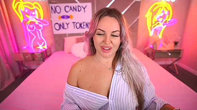 Snapshot of KiraCandyS chatting on October 30, 2025, 8:06 pm KiraCandyS online show from October 30, 2025, 8:06 pm