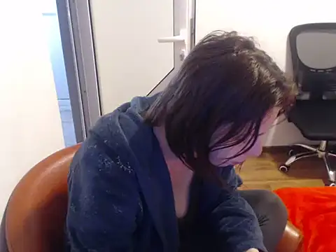 Emmatoo online show from March 5, 2026, 7:43 pm