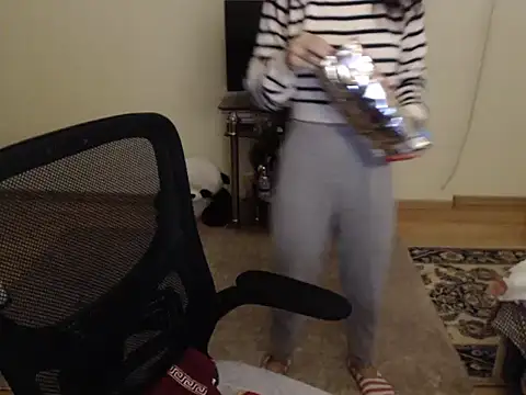 Emmatoo online show from October 5, 2025, 5:03 pm