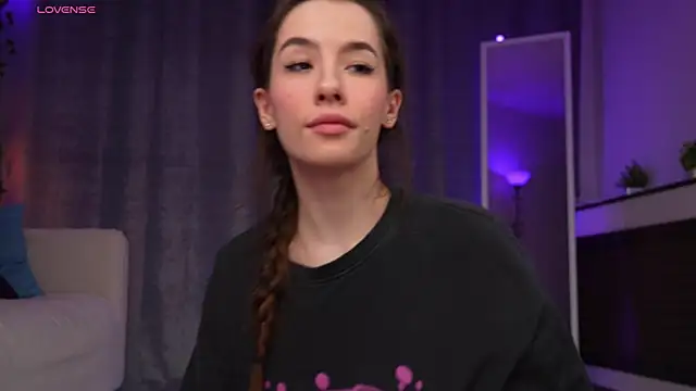 Amely Young online show from April 19, 2026, 1:17 am