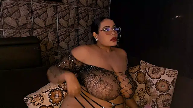 Snapshot of Emmacamille chatting on March 13, 2025, 1:54 am Emmacamille online show from March 13, 2025, 1:54 am