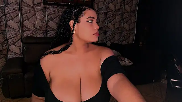 Snapshot of Emmacamille chatting on March 18, 2025, 3:56 am Emmacamille online show from March 18, 2025, 3:56 am