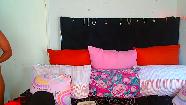 Snapshot of SAVAGExBOO chatting on November 5, 2025, 4:04 am SAVAGExBOO online show from November 5, 2025, 4:04 am