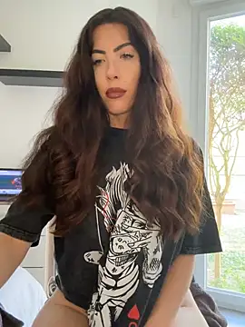 Snapshot of Eyline chatting on April 10, 2026, 10:33 am Eyline online show from April 10, 2026, 10:33 am