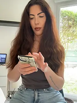 Snapshot of Eyline chatting on April 12, 2026, 9:34 am Eyline online show from April 12, 2026, 9:34 am