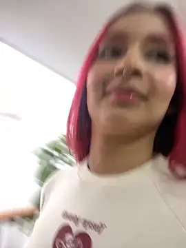 Snapshot of HannaRed_ chatting on October 9, 2025, 6:19 pm HannaRed online show from October 9, 2025, 6:19 pm