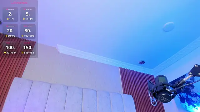 Snapshot of HannaRed_ chatting on October 17, 2025, 7:37 pm HannaRed online show from October 17, 2025, 7:37 pm