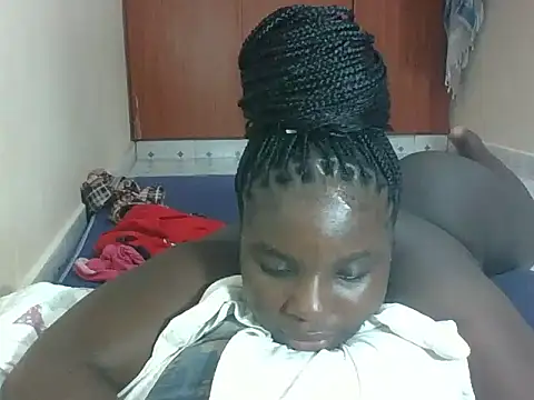 hotebbbyy online show from May 9, 2026, 3:43 am