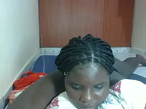 hotebbbyy online show from May 18, 2026, 3:17 am