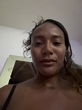 Snapshot of KyaraMiller chatting on November 8, 2025, 4:05 am KyaraMiller online show from November 8, 2025, 4:05 am