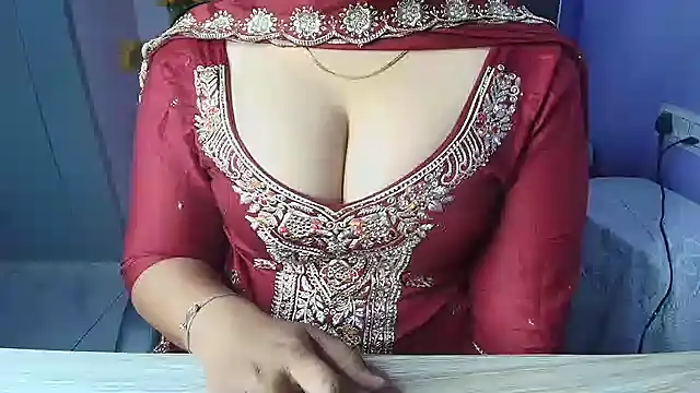 Snapshot of KhwahisHH chatting on November 15, 2025, 10:08 am KhwahisHH online show from November 15, 2025, 10:08 am