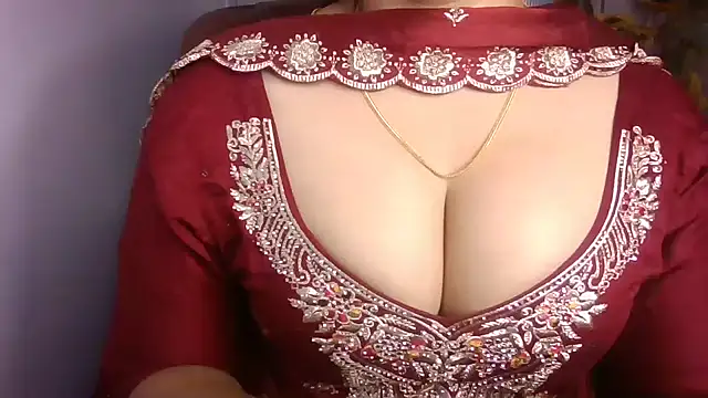 Snapshot of KhwahisHH chatting on November 17, 2025, 3:21 am KhwahisHH online show from November 17, 2025, 3:21 am