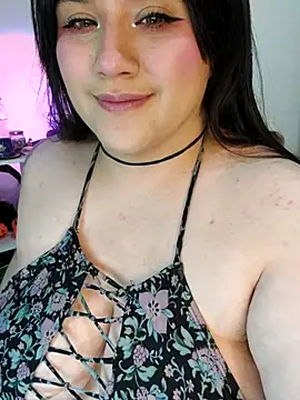 Snapshot of ItsNaiixa chatting on December 20, 2025, 9:06 pm ItsNaiixa online show from December 20, 2025, 9:06 pm