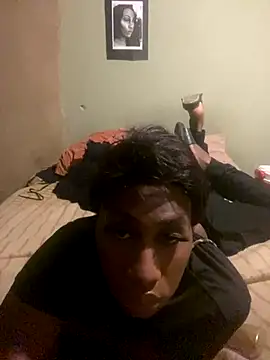 Snapshot of Moorella1 chatting on December 22, 2025, 5:57 pm Moorella1 online show from December 22, 2025, 5:57 pm