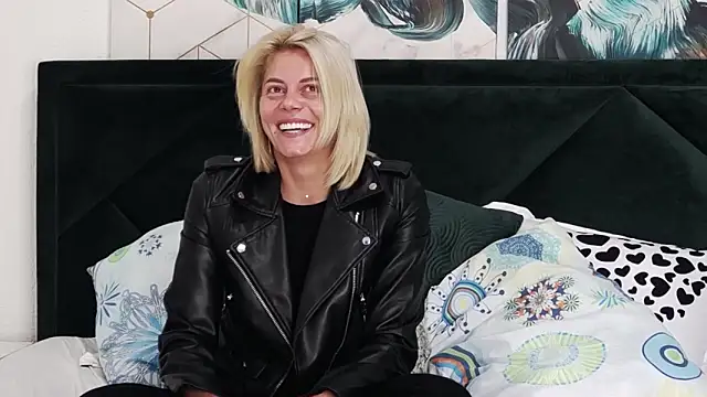 tanyagrey online show from April 17, 2026, 5:32 am