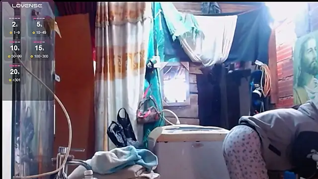 Alanagracia online show from October 25, 2025, 1:34 pm