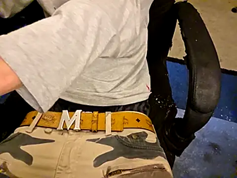 Migaruo online show from April 19, 2026, 4:57 am